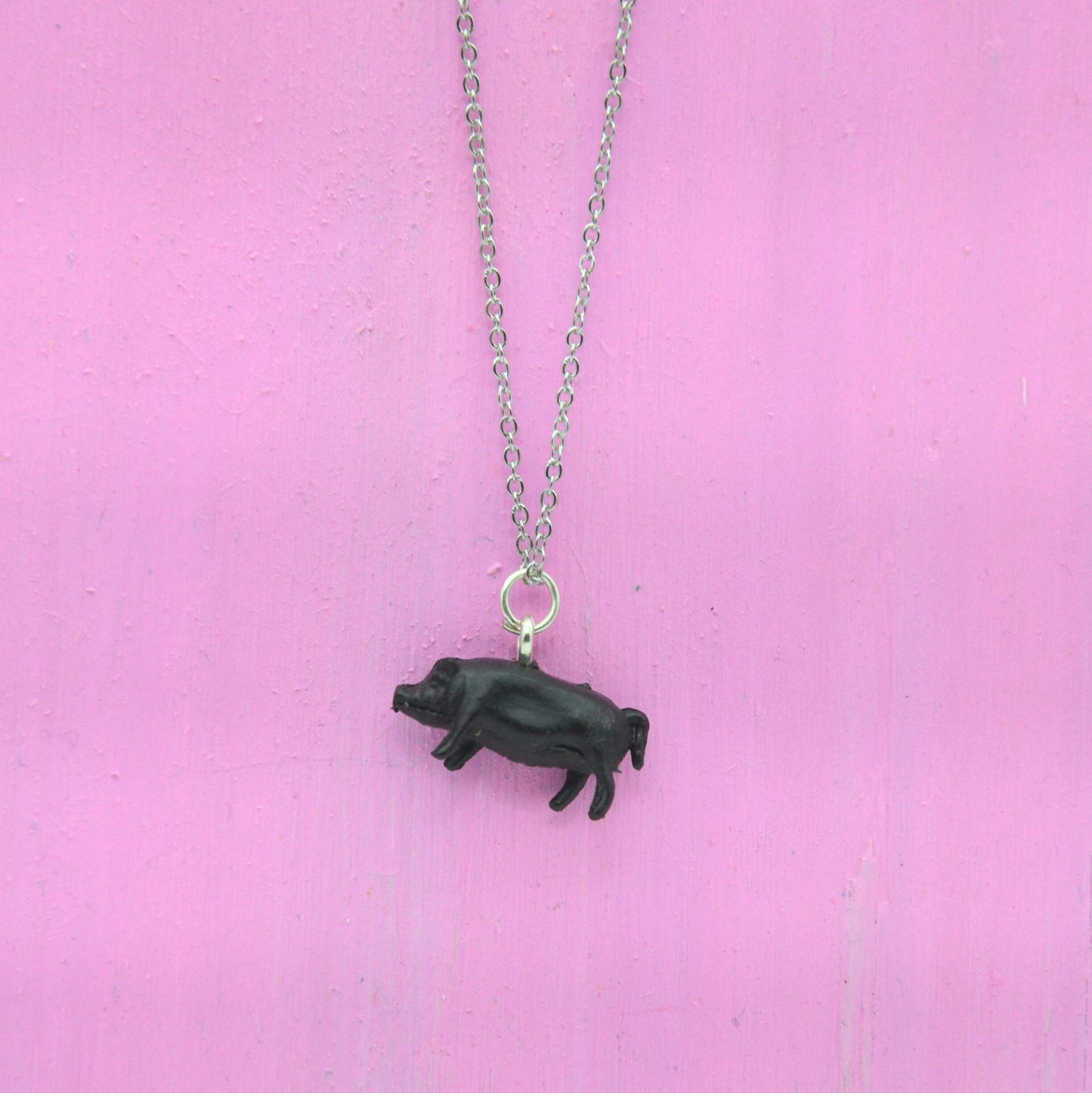 Halsband svart gris