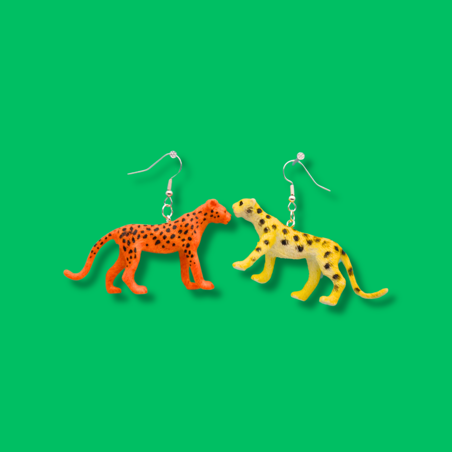Örhängen jaguar och leopard