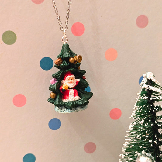 Halsband tomte i julgran